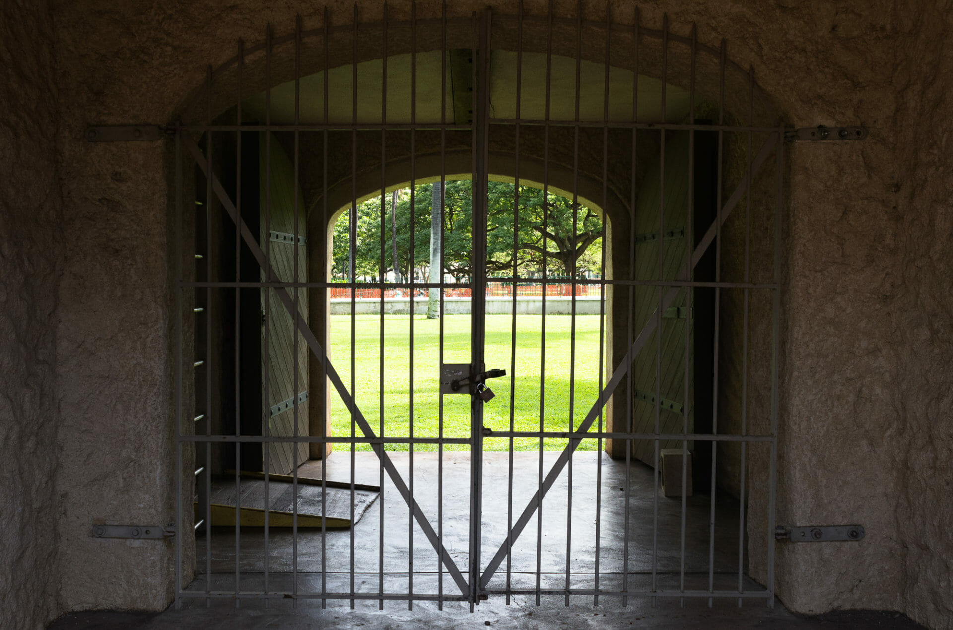 Through the gate at ‘Iolani Palace